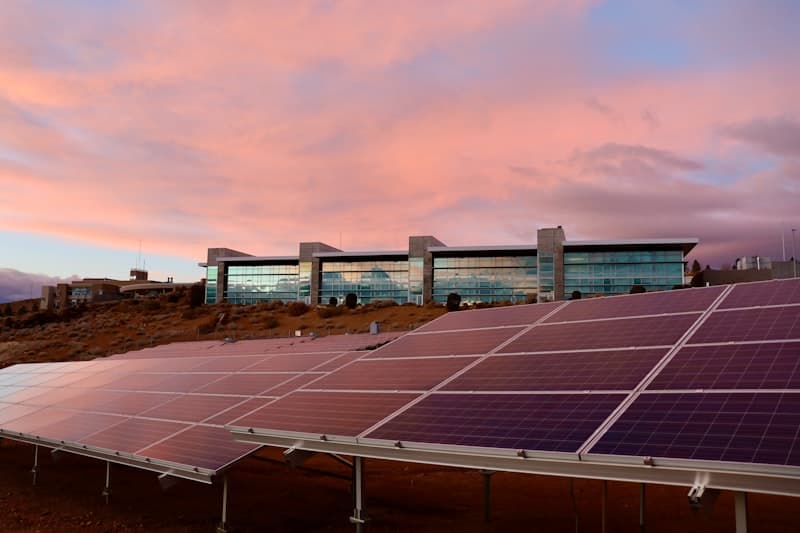 Sistema solar híbrido con baterías